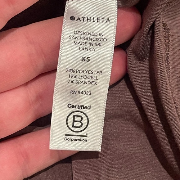 Athleta asymmetrical ruched pleated tee - Picture 4 of 7